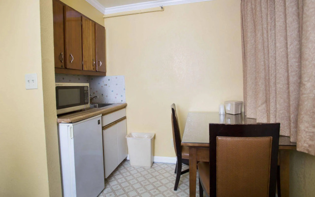 The Royal Victorian Motel