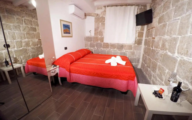 Plaza Stone Apartment