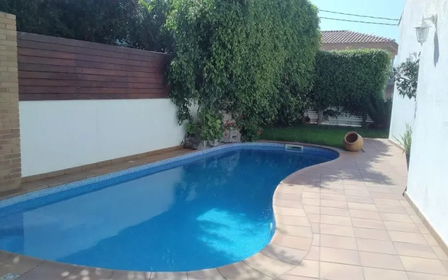 Villa elegante con piscina
