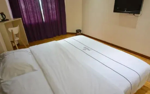 Huayi Business Hotel