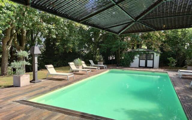 Villa avec vue et piscine à moins d'1h de Paris