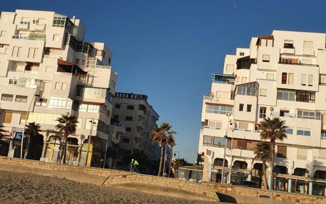 Appartement Avec Piscine, 1min de la Plage