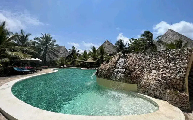 Lux Suites Tembo Court Apartments
