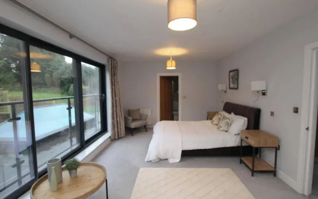 Essex Luxury Retreat With 6 Bedrooms