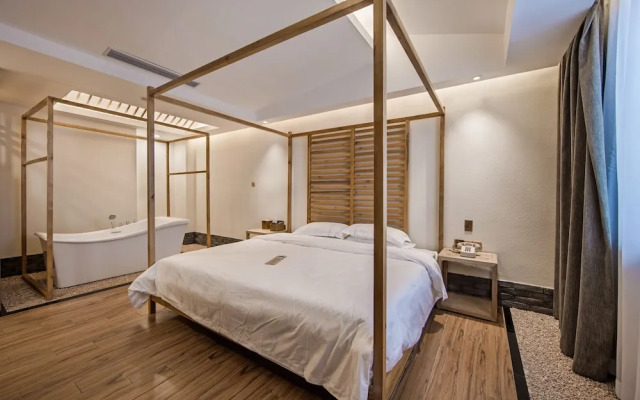 Wuyishan Old Street Hill Lodge