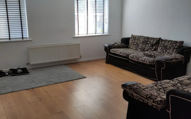 Immaculate 1-bed Apartment in Borehamwood