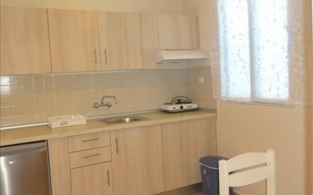 Leonidas Studio Apartments