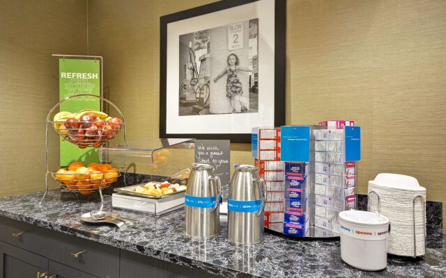 Hampton Inn & Suites Detroit/Warren