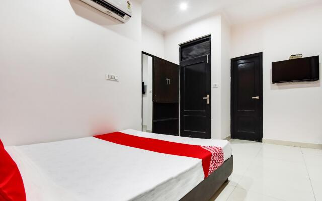 OYO 60618 Hotel Ab