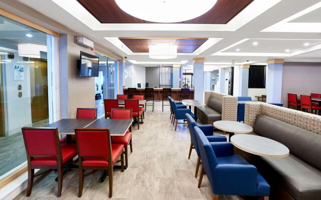 Holiday Inn Express Hotel & Suites Airport Dieppe by IHG