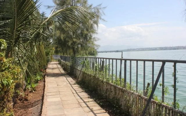 Balmoral Beach Hotel