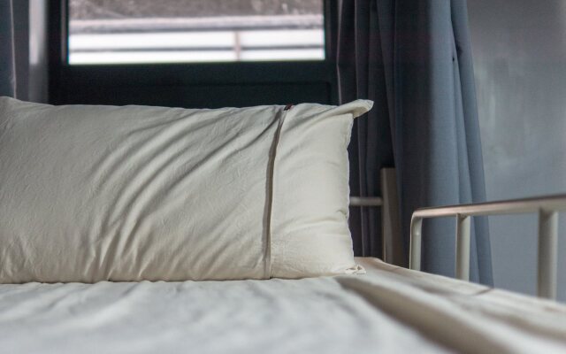 Pier 2 Hostel