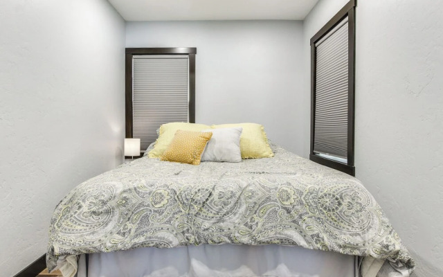 Boat Dock: Riverfront Oconto Home!