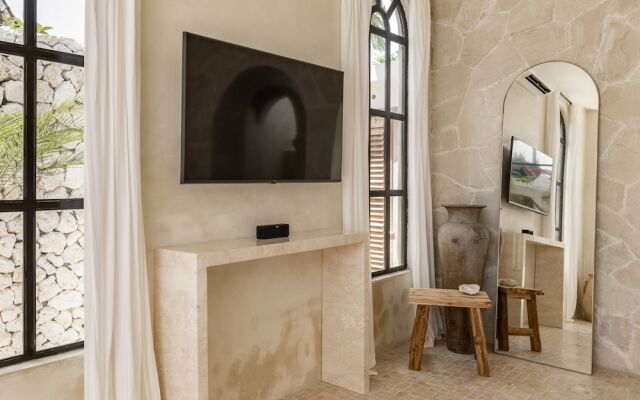 Luxe & Unique Honeymoon Bocami Suites-1 By OriVista