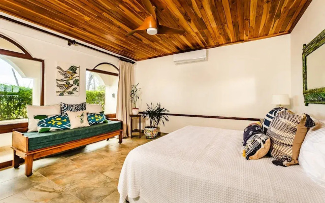 Luxury Beachfront 5 Bedroom Villa on Famous Beach