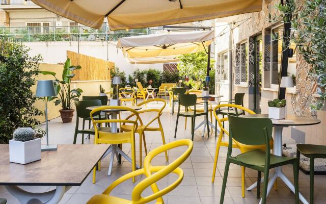Adesso Hotel