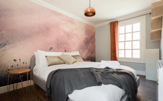 The Historic Gem - Sleek & Central 3BDR Maisonette