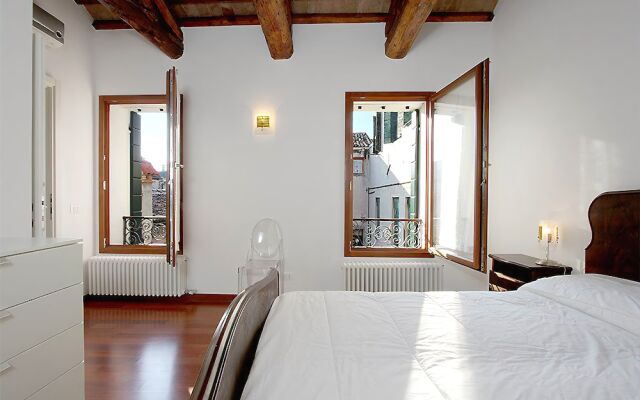 City Apartments - Crystal