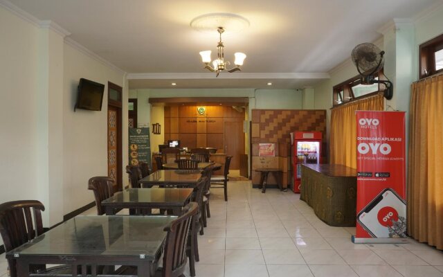 OYO 512 Ndalem Mantrijeron Hotel