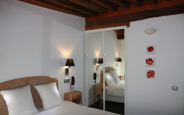 Henry II Hotel