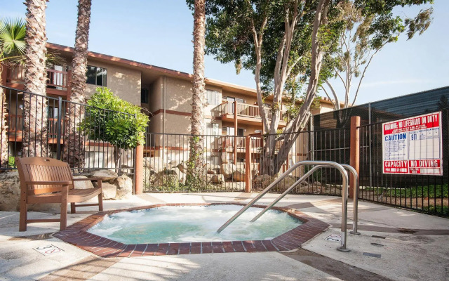 Sunshine Suites at Midway