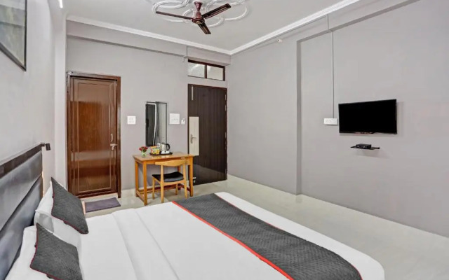 Oyo Townhouse 1082 Holidayy Inn