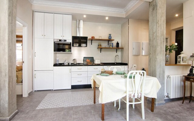 Bright & Elegant City Centre 3 BR Apart
