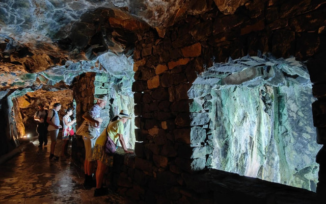 By the Beach & Pool Apartment