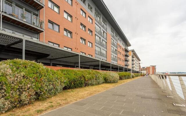 Lux Waterfront 2 bed Apt, V&A 10min walk, St Andrew's Golf 25min drive