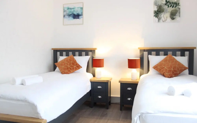 6guests-parking-nearstansted-accessible