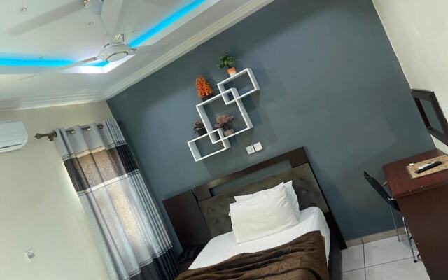 Ultimate Hotel