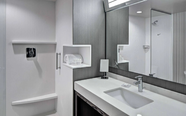 Courtyard by Marriott Appleton Riverfront