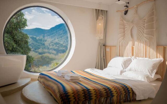 Distant Mountain Guesthouse