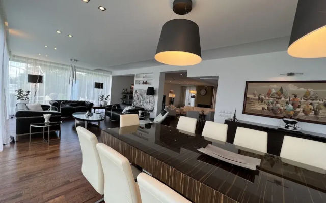 The Lake Villa Mountains & Sea view