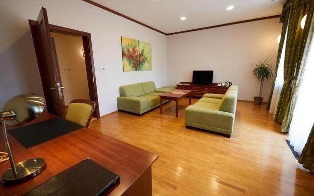 Hradná stráž Hotel&Apartments