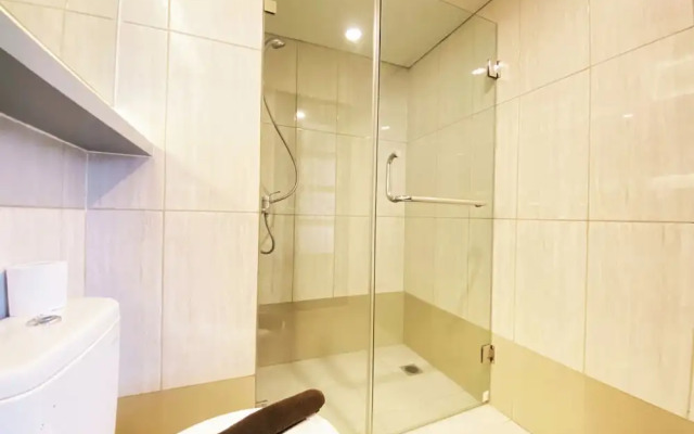 Modern Studio Room Apartment At Tamansari La Grande