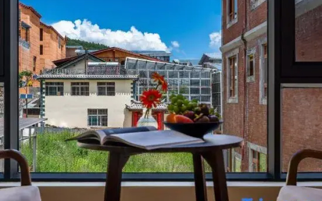Yunmujing Light Luxury Homestay (Shangri-La Dukezong Ancient City Branch)