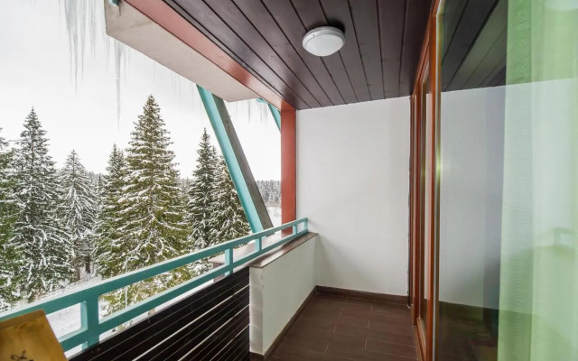 Charming 2-Bedroom, Silver Mountain, A Building