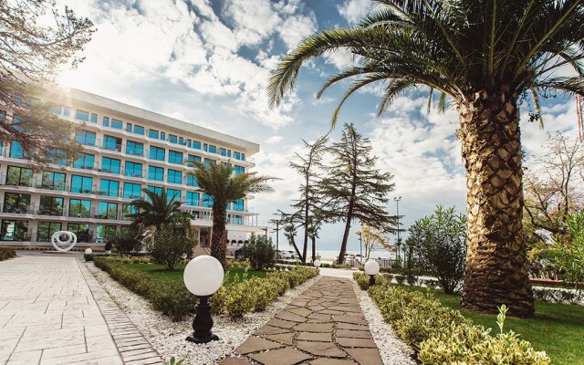 Лучезарный берег