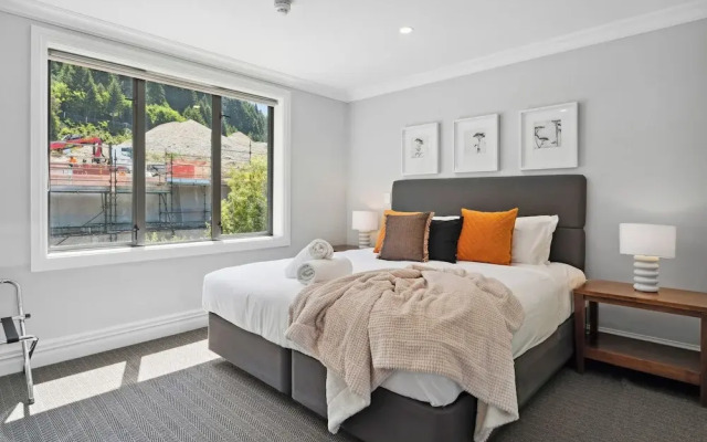 3-Bedroom Penthouse Apartment - The Beacon