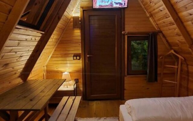 Charming Bungalow with Shared Garden near Beach in Cinarcik, Yalova