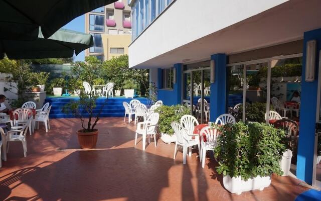 Hotel Caravan