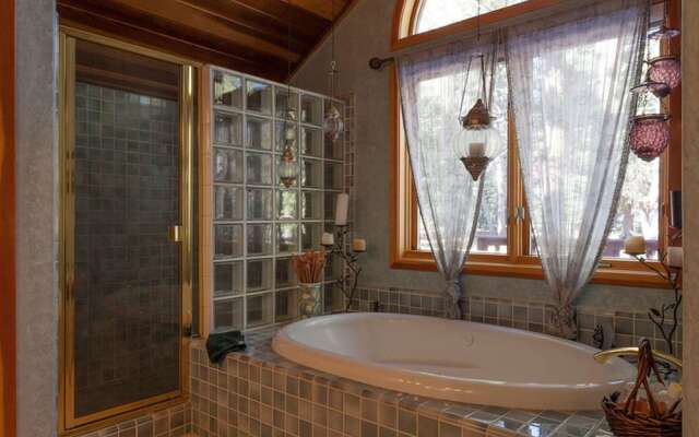 Pine View Lodge by Tahoe Mountain Properties