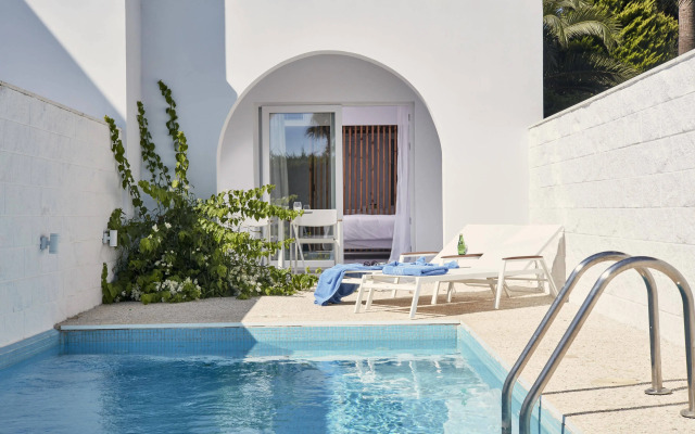 So White Club Resort