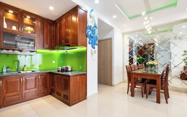 Golden Mansion - Transit Apt Free POOL & GYM