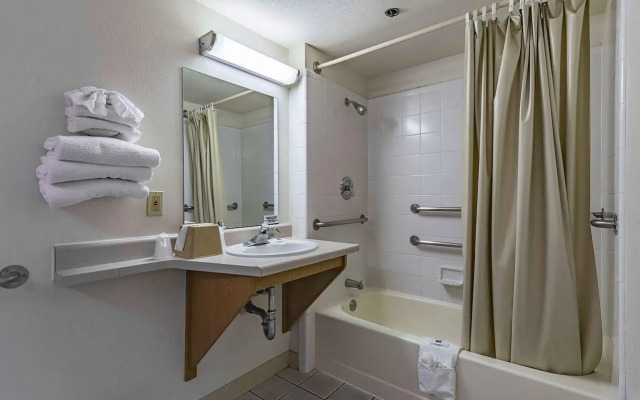 Motel 6 Fresno, CA - Yosemite Hwy
