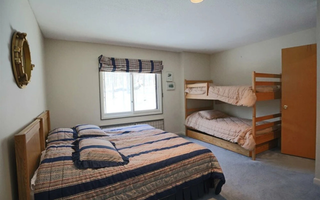 Private Home Close to Loon Mountain, Sleeps Families up to 14! - Cb127l