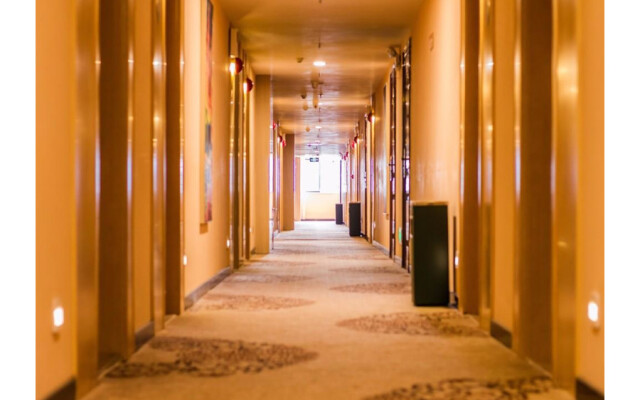 Pin Hotel (Yongzhou Lengshuitan Lingling Middle Road Jinshuiwan Square)