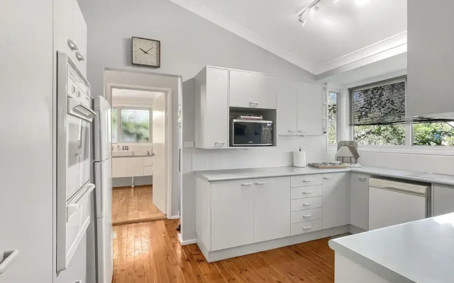 Riverside 3-bed Townhouse With Spacious Deck & BBQ