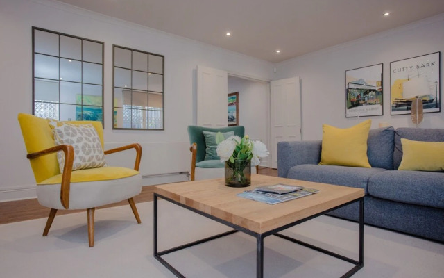 Luxury 3 Bedroom Home by South Kensington